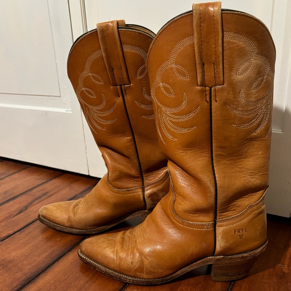 FRYE AND CO. Tan Heeled Boots